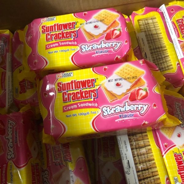 Sunflower Crackers Cream Sandwich Strawberry Flavor 190g